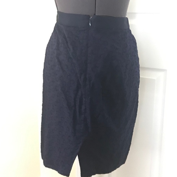 J. Crew Dark Blue 100% Cotton Eyelet Pencil Skirt, Size 0 🔴CLEARANCE🔴 - Picture 4 of 5